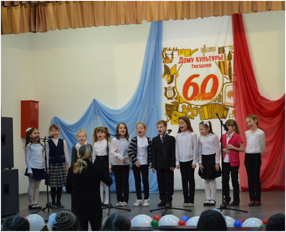 Хоровой коллектив школы под руководством И.А. Сахаровой
